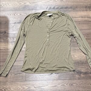 Universal Thread Olive Henley